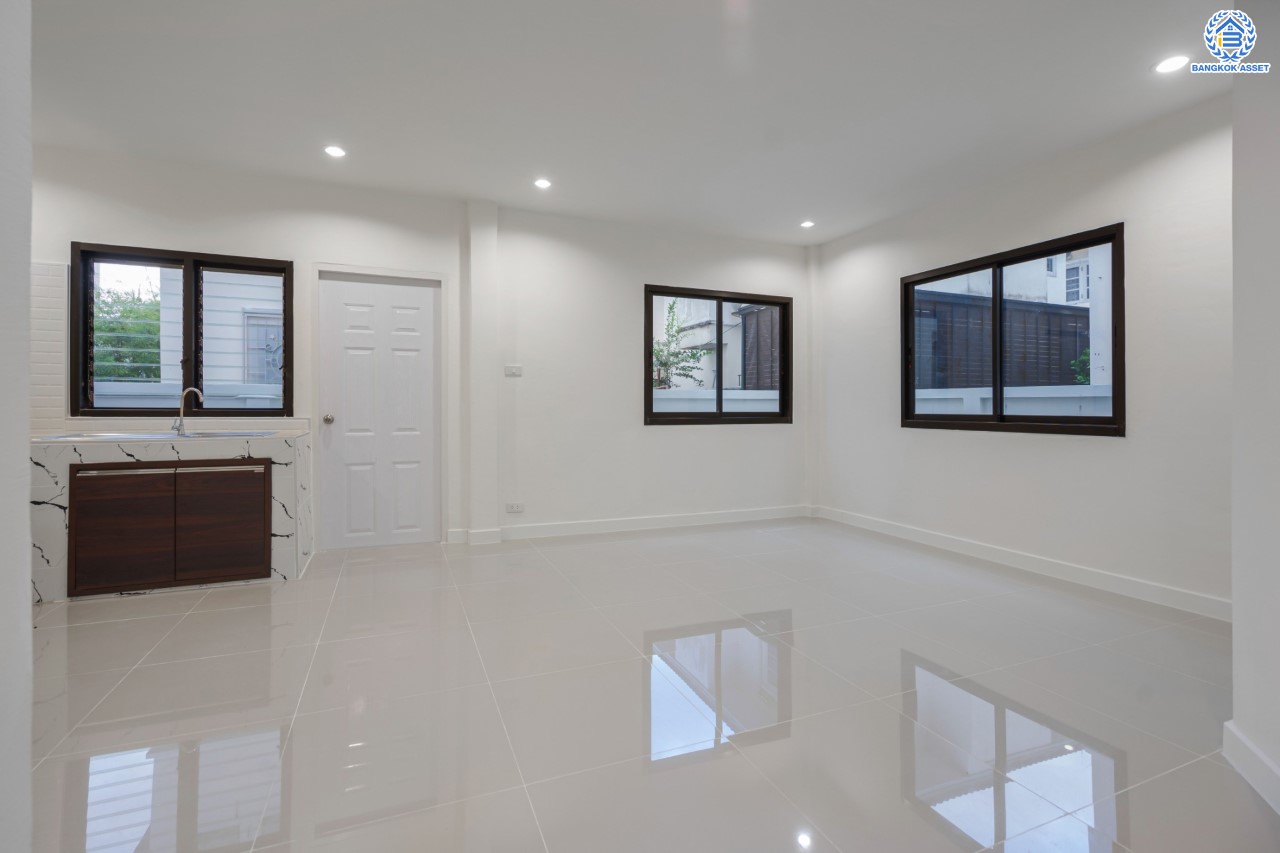 บ้านมือสองตกแต่งใหม่ ม.เศรณีลากูน วัดลาดปลาดุก ตอบโจทย์ทุกการใช้ชีวิต เนื้อที่ 50 ตร.ว. ฟังก์ชัน 3 ห้องนอน 3 ห้องน้ำ ทำเลเดินทางง่าย สะดวกสบายใกล้รถไฟฟ้าสายสีม่วง "สถานีคลองบางไผ่", ทางด่วน "กาญจนาภิเษก" และห้างสรรพสินค้าเซ็นทรัลเวสต์เกต